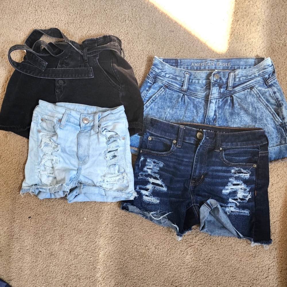 Bundle 4 pairs of American Eagle Outffiters shorts
